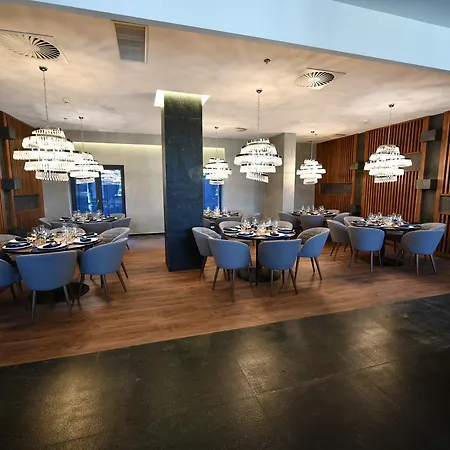 奥斯特波斯纳伊利扎酒店 酒店
